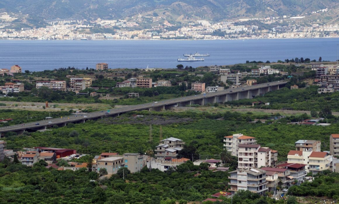 JOURNAL-CALABRIA-MACRI-4-sg.jpg